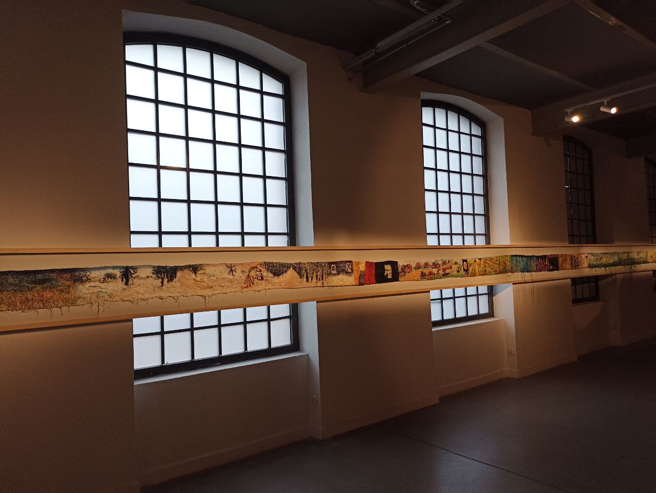 Мастачка з Падляшша Малгажата Дмітрук паказала на трыенале ў Лодзі дваццаціметровы твор пра мяжу і малую радзіму