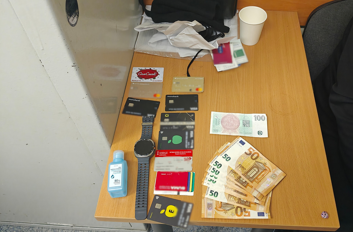 Трех граждан Украины с хакерским оборудованием задержали в центре Варшавы