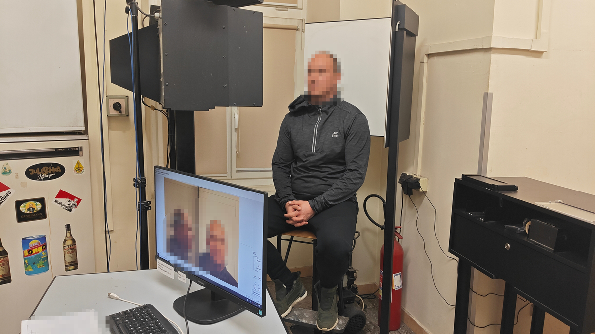 Трех граждан Украины с хакерским оборудованием задержали в центре Варшавы