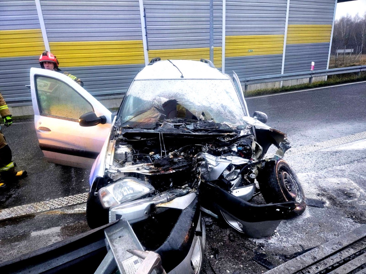 Беларус уснул за рулем, попал в ДТП и чуть не сгорел в машине в Польше