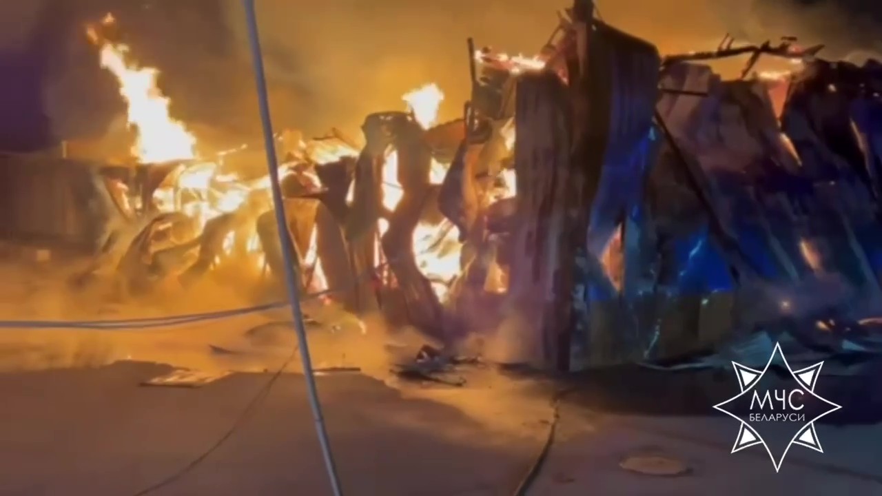 В Минске ночью сгорел склад