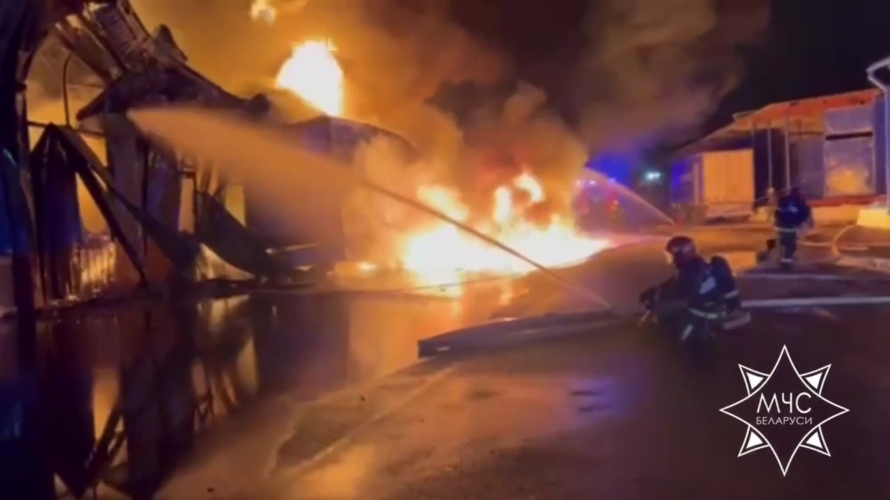 В Минске ночью сгорел склад