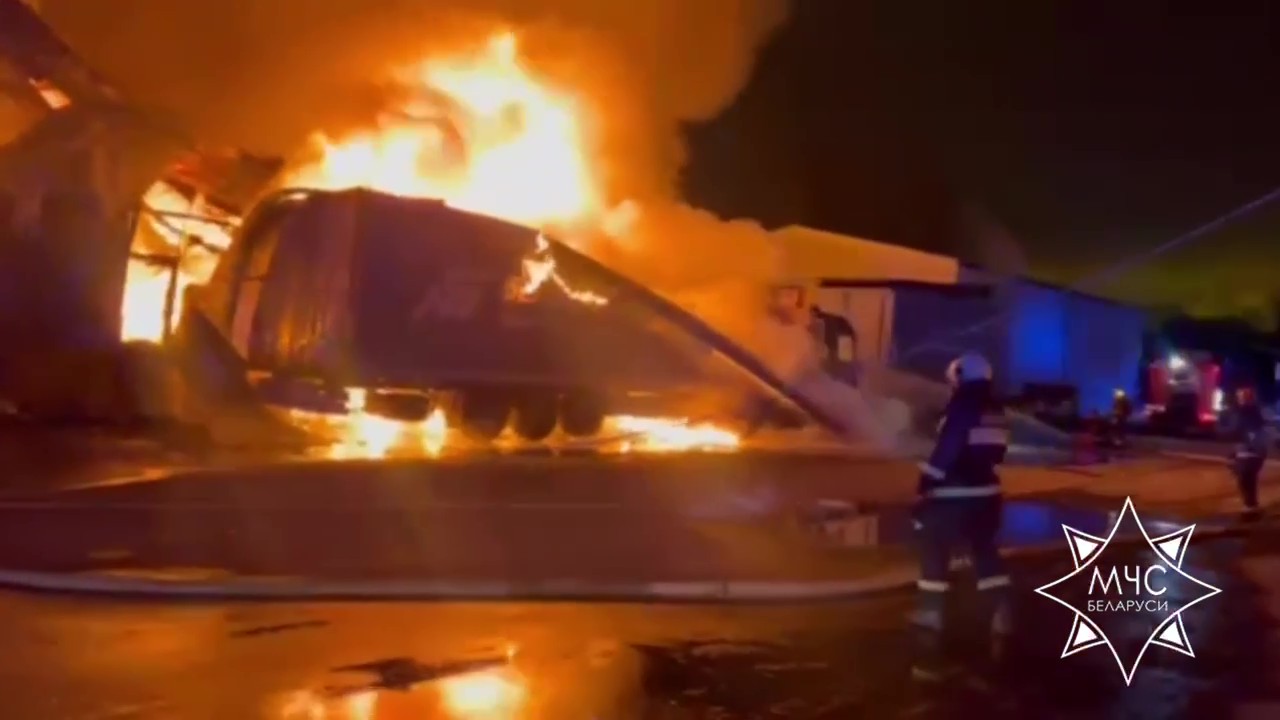 В Минске ночью сгорел склад