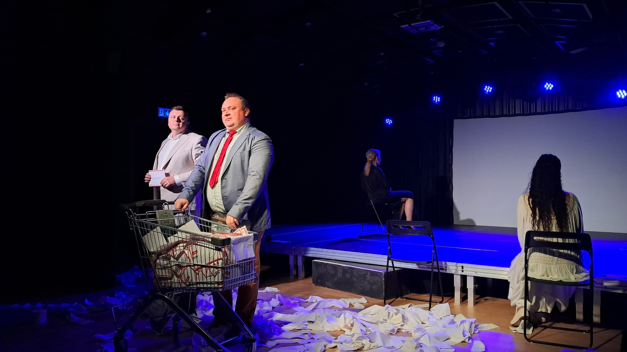 На фестывалі «Блізкі Усход» у Любліне «Вольныя Купалаўцы» ў дзень вызвалення палітвязняў паказалі пастаноўку «Экстрэмісты»