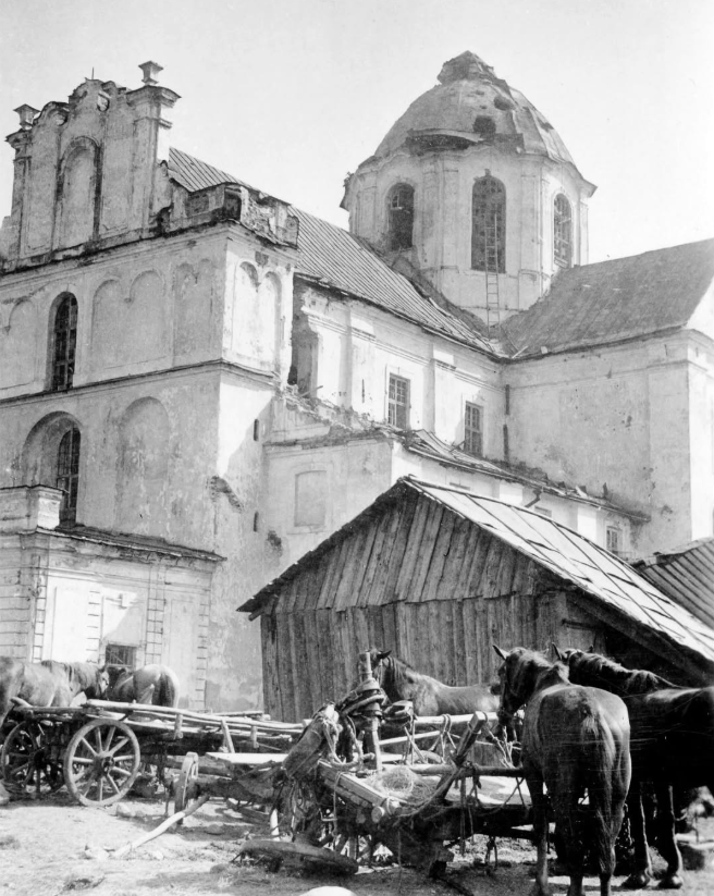 «Каб паказаць гісторыю з перспектывы чалавека»: у Беластоку прайшла прэзентацыя новай кнігі архіва VEHA «Руіны Беларусі»