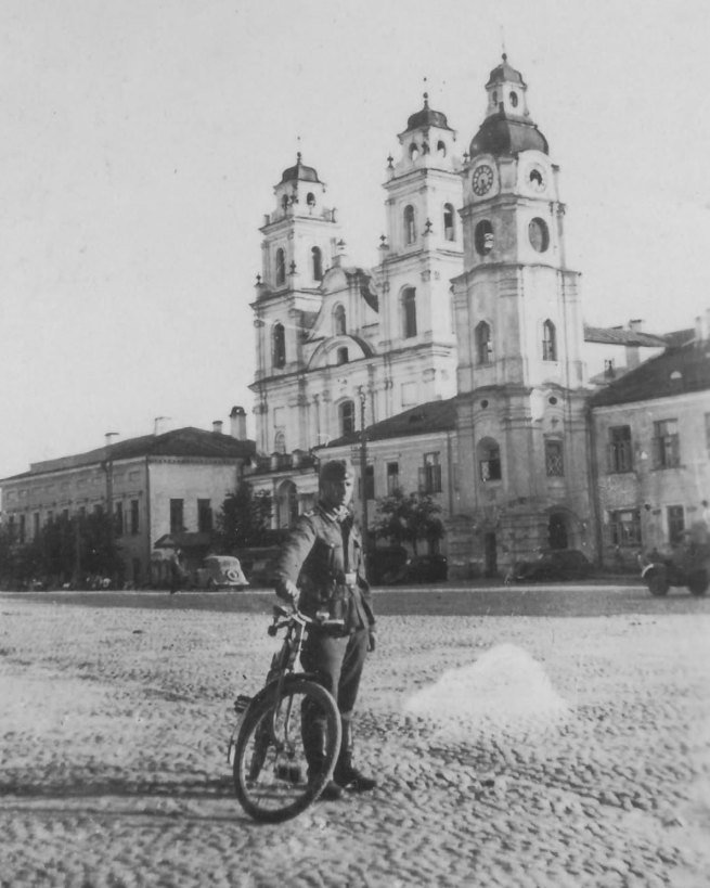 «Каб паказаць гісторыю з перспектывы чалавека»: у Беластоку прайшла прэзентацыя новай кнігі архіва VEHA «Руіны Беларусі»