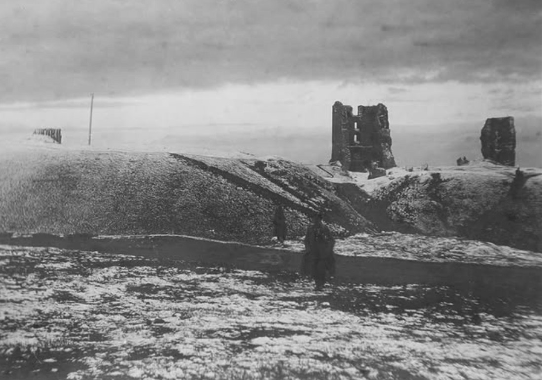 «Каб паказаць гісторыю з перспектывы чалавека»: у Беластоку прайшла прэзентацыя новай кнігі архіва VEHA «Руіны Беларусі»