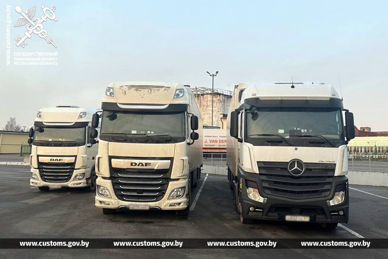 Три грузовика груш пытались незаконно вывезти в Россию