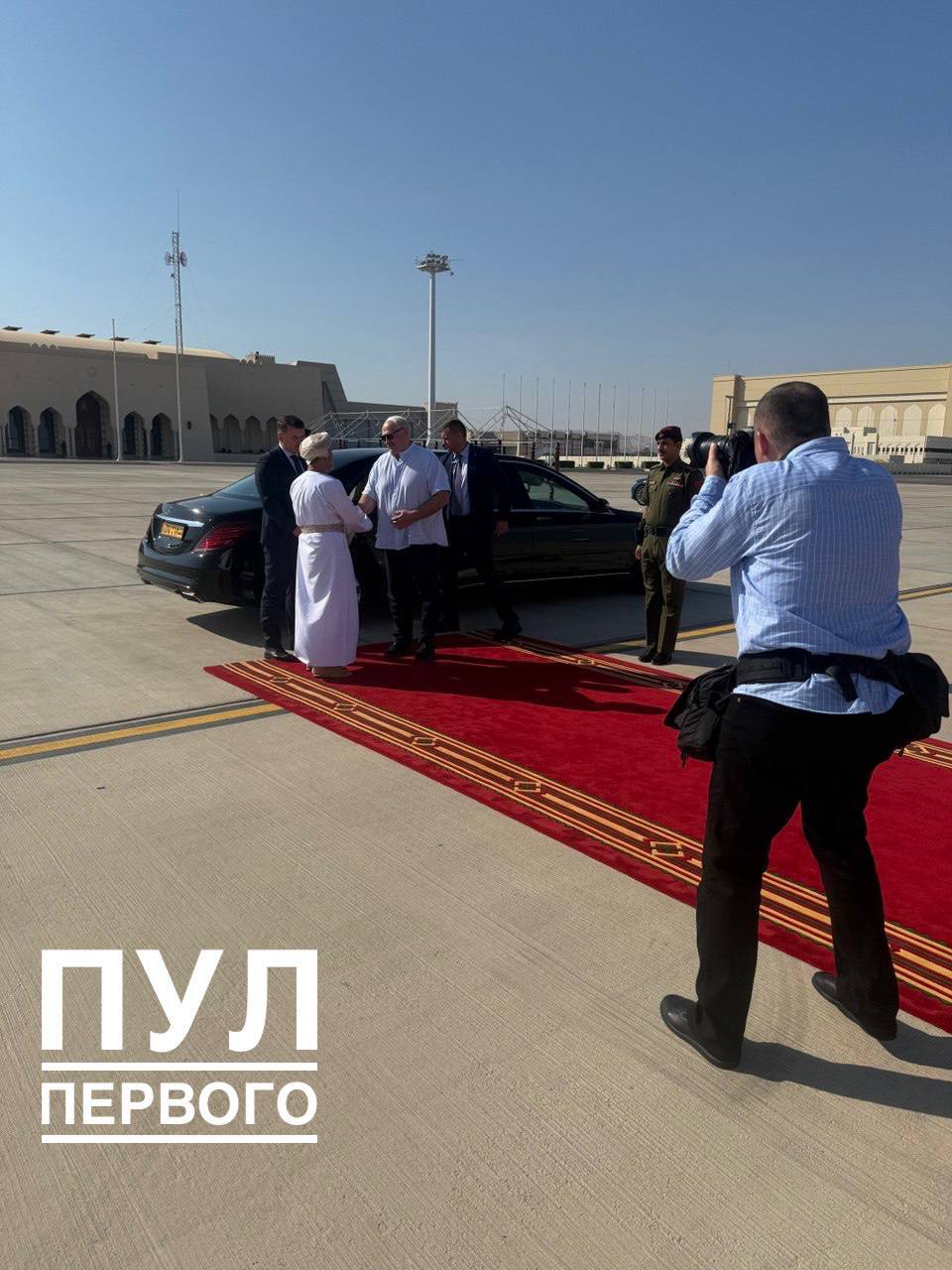 Лукашенко отправляется из Омана в Алжир