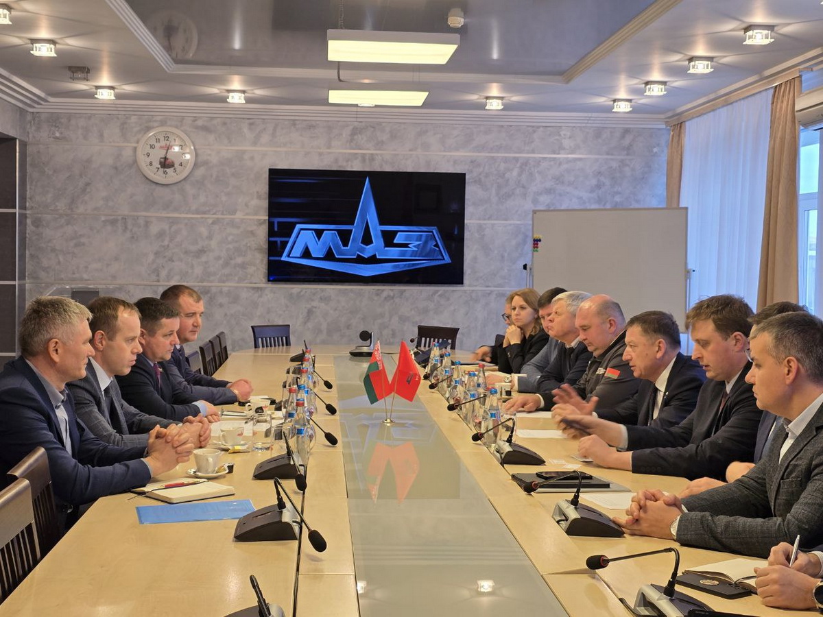 Минский аэропорт хочет стать демонстрационной площадкой техники МАЗ