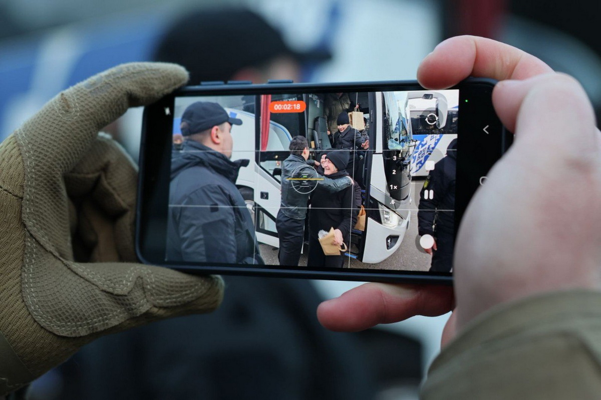 114 "помилованных" вывезли из Беларуси в Украину