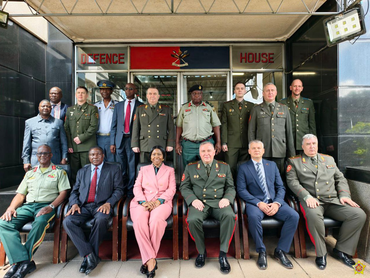 Хренин подписал соглашение о военном сотрудничестве с зимбабвийской коллегой