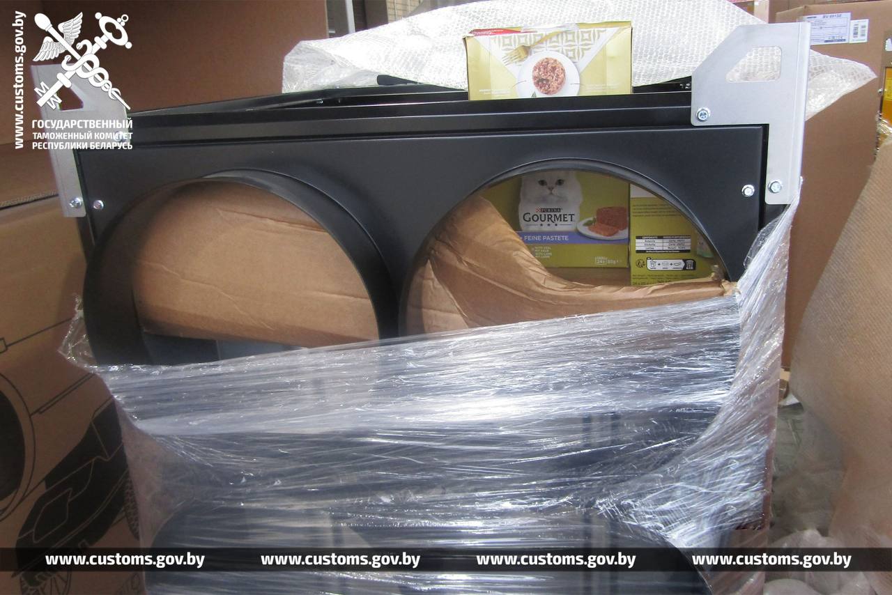 Беларусские таможенники нашли спрятанные в электронагревателях алкоголь и корм для животных