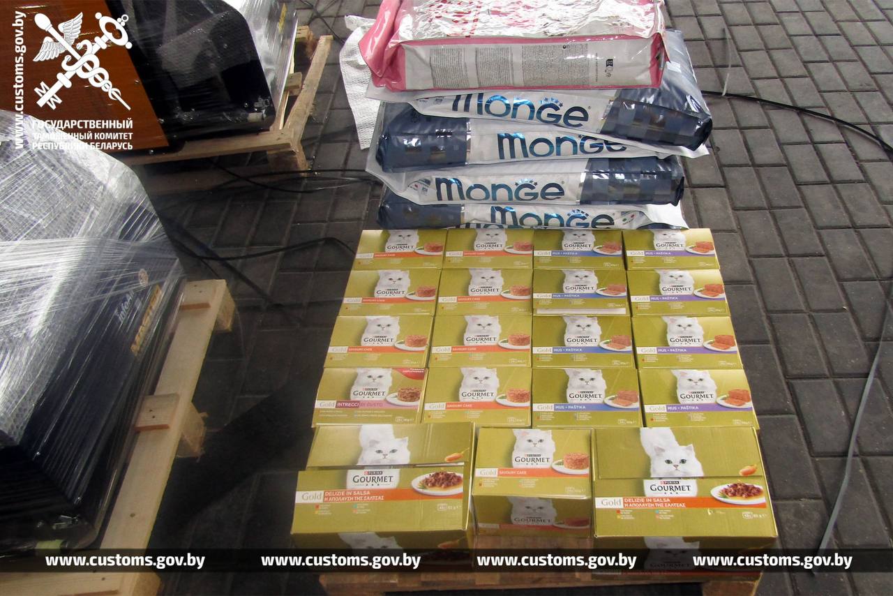 Беларусские таможенники нашли спрятанные в электронагревателях алкоголь и корм для животных