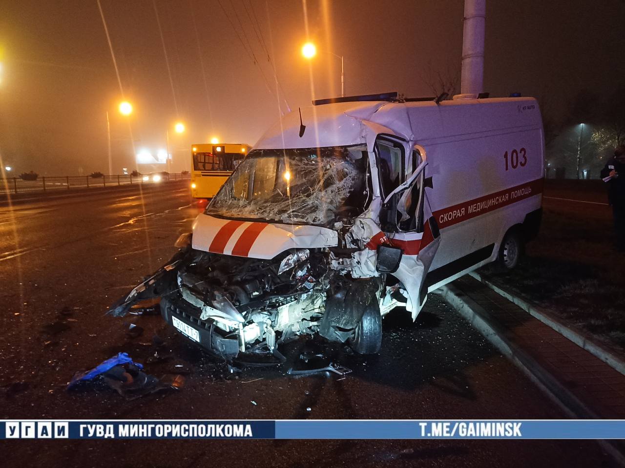 Машина скорой помощи врезалась в автобус МАЗ в Минске