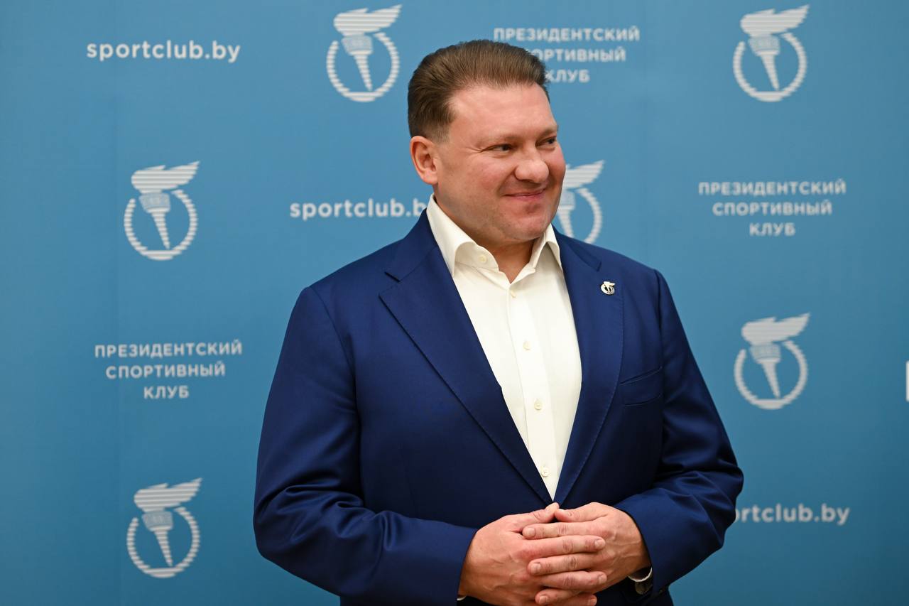 Виктор Лукашенко наградил брата медалью