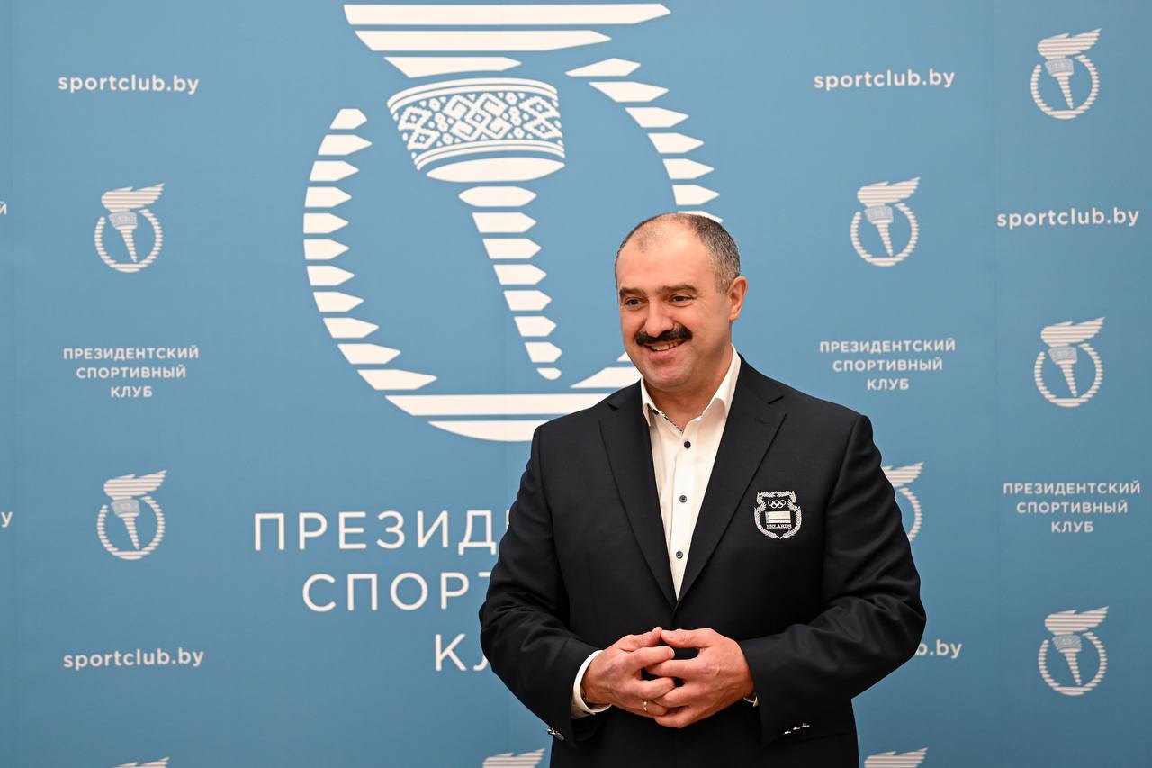 Виктор Лукашенко наградил брата медалью