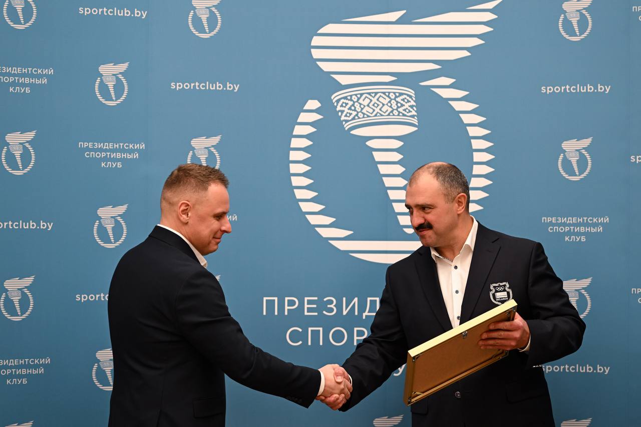 Виктор Лукашенко наградил брата медалью