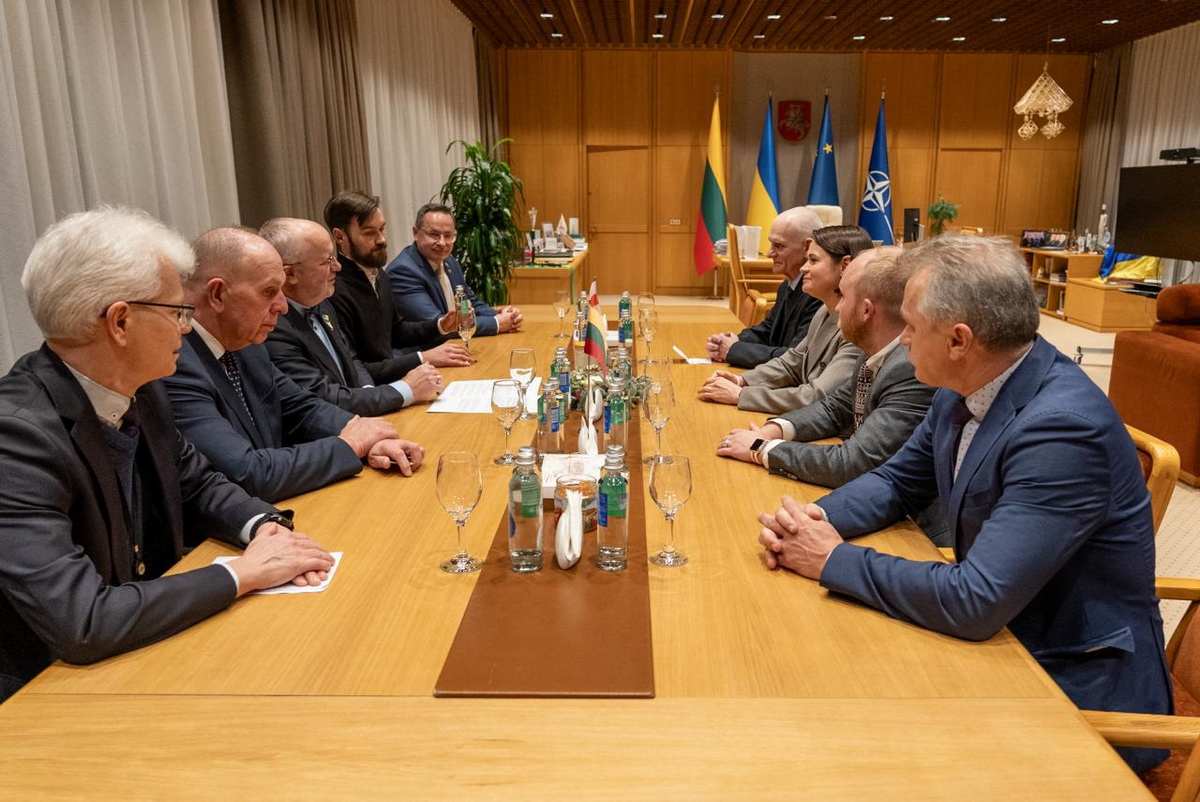 Тихановская и Беляцкий обсудили ситуацию с политзаключенными со спикером Сейма Литвы