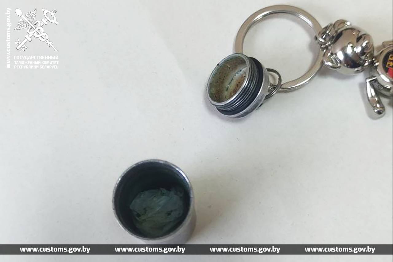 Двух беларусов задержали на границе с марихуаной