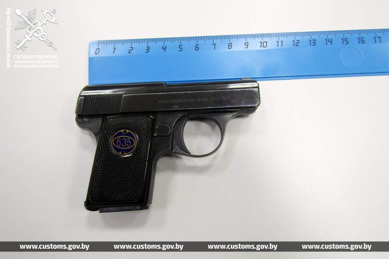 Гражданин Франции задержан на границе с Литвой из-за пистолета