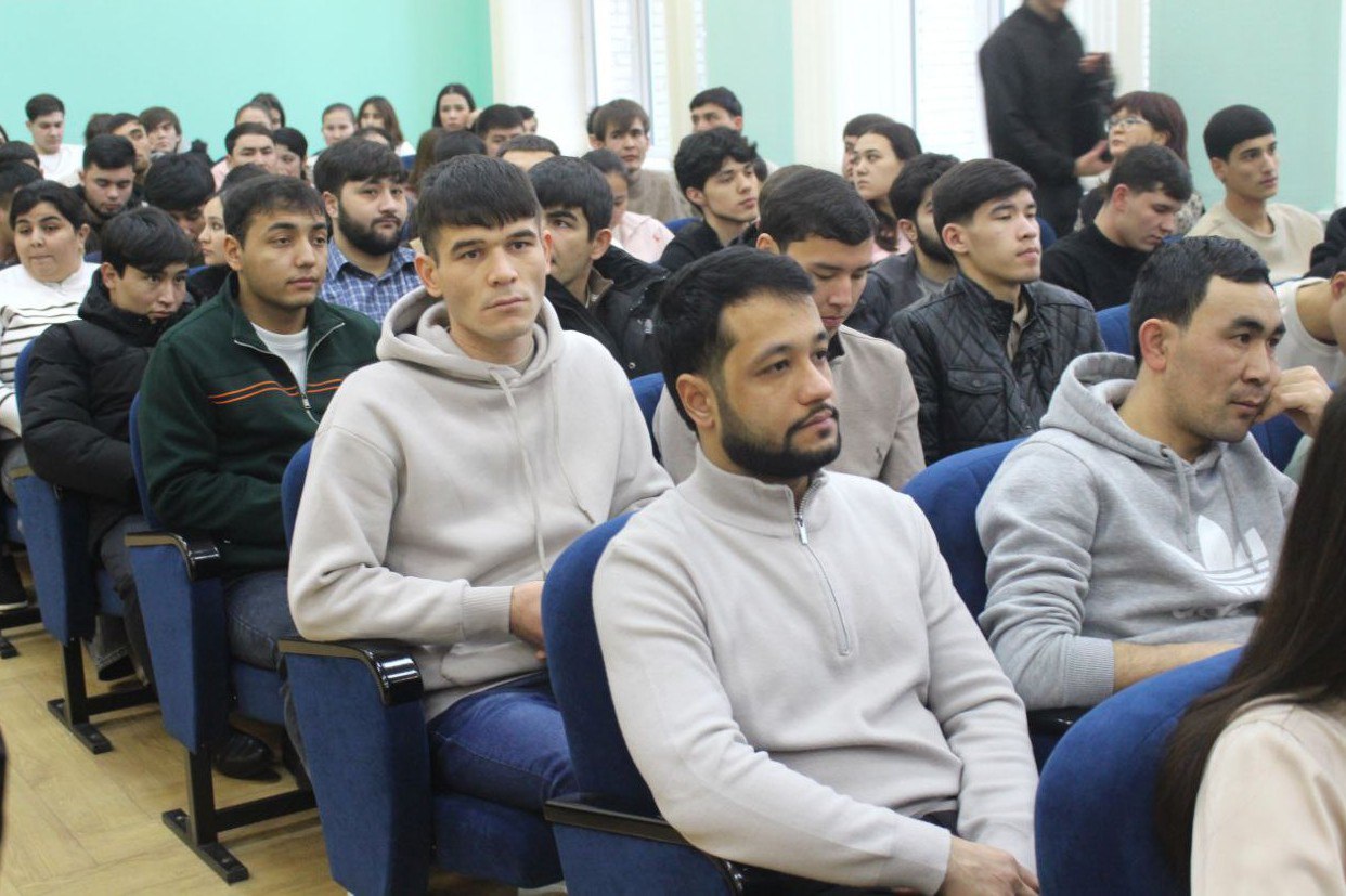 В Гродно устроили показательную высылку из страны четырех иностранцев