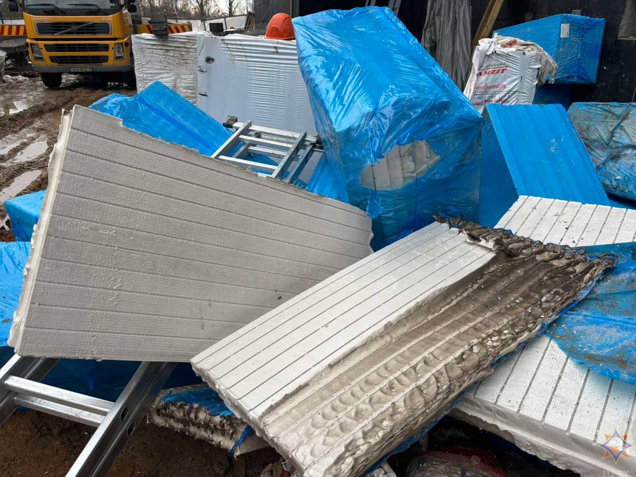 Стройка в ЖК «Северный берег» загорелась в Минске