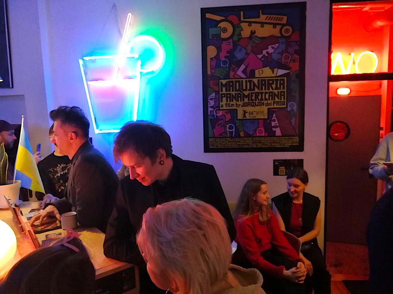 «Мы не спынімся, нават калі памром»: як у Варшаве адзначылі Дзень беларускага кіно. З жахамі і эротыкай