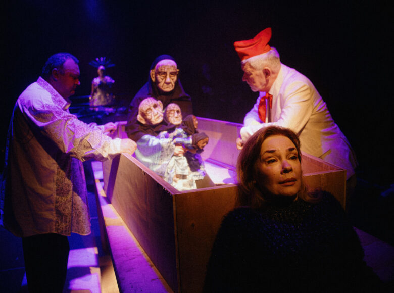 Сёння ў Любліне адбудзецца прэм’ера Вольных Купалаўцаў «Ваўкі» паводле балотнай казкі Евы Вежнавец. Рэжысёр пастаноўкі Павел Пасіні зрабіў нечаканую трактоўку твора