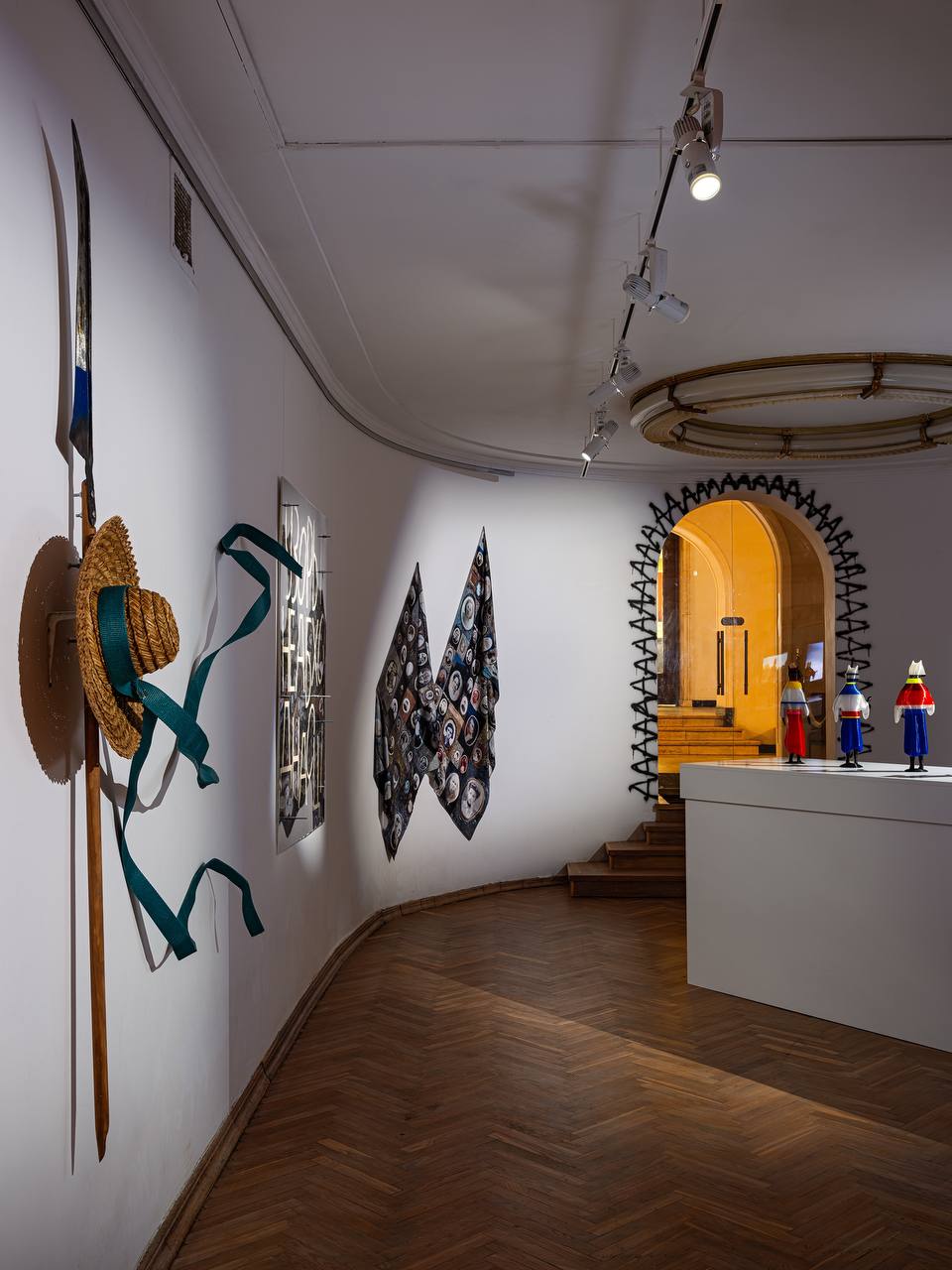 Крык, зафіксаваны ў часе: Яна Шостак і Рафал Мілах прадаюць сумесную працу, каб дапамагчы беларускім былым палітвязням