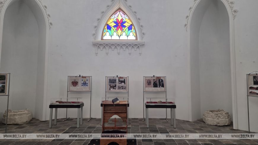 У вёсцы Закозель урачыста адкрылі адрэстаўраваную капліцу-пахавальню роду Ажэшкаў