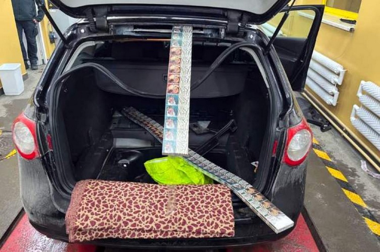 Караван из семи автомобилей с контрабандой задержали на польской границе