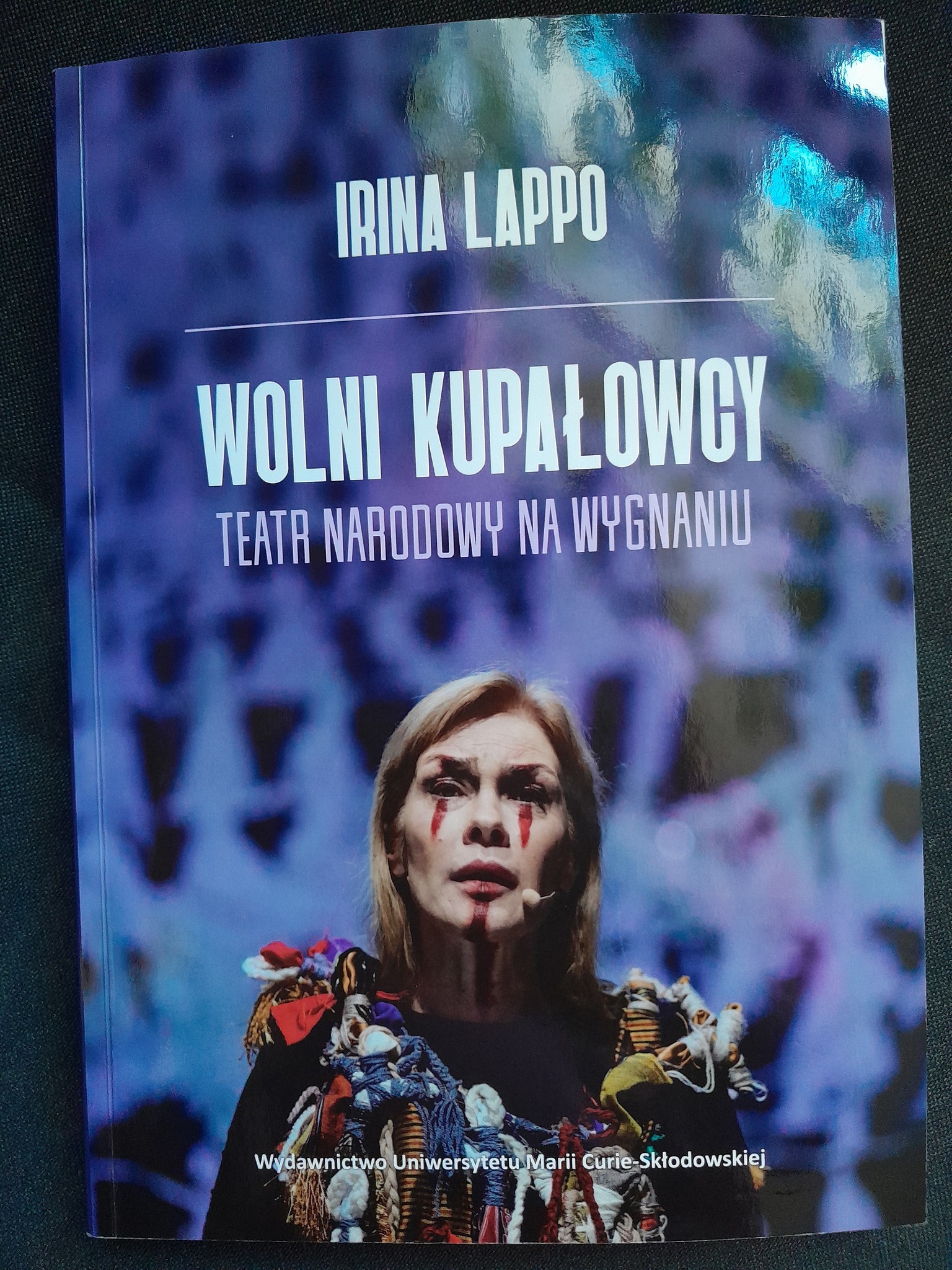 «Як тэатр можа існаваць далей, калі ў яго адымаюць сцэну, будынак і краіну?»: на польскай мове выйшла кніга пра Вольных Купалаўцаў