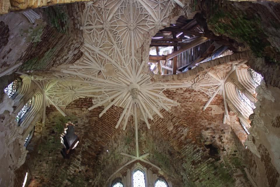 У вёсцы Закозель урачыста адкрылі адрэстаўраваную капліцу-пахавальню роду Ажэшкаў