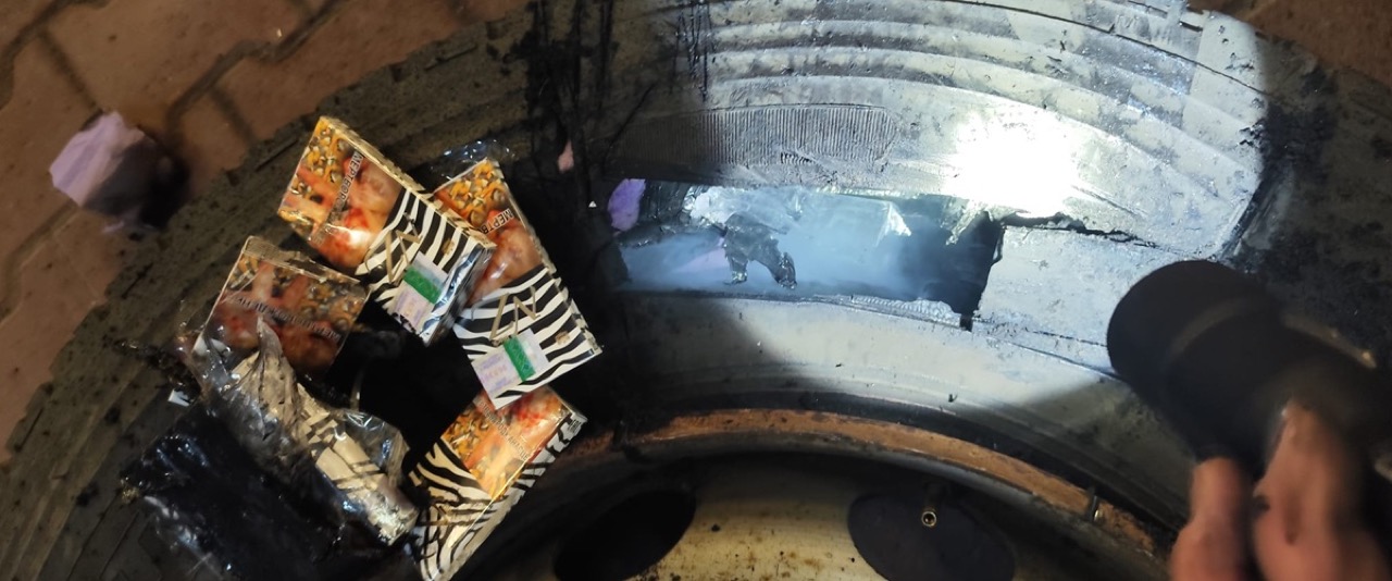 Водители автобусов везли сигареты в Польшу в запасных колесах