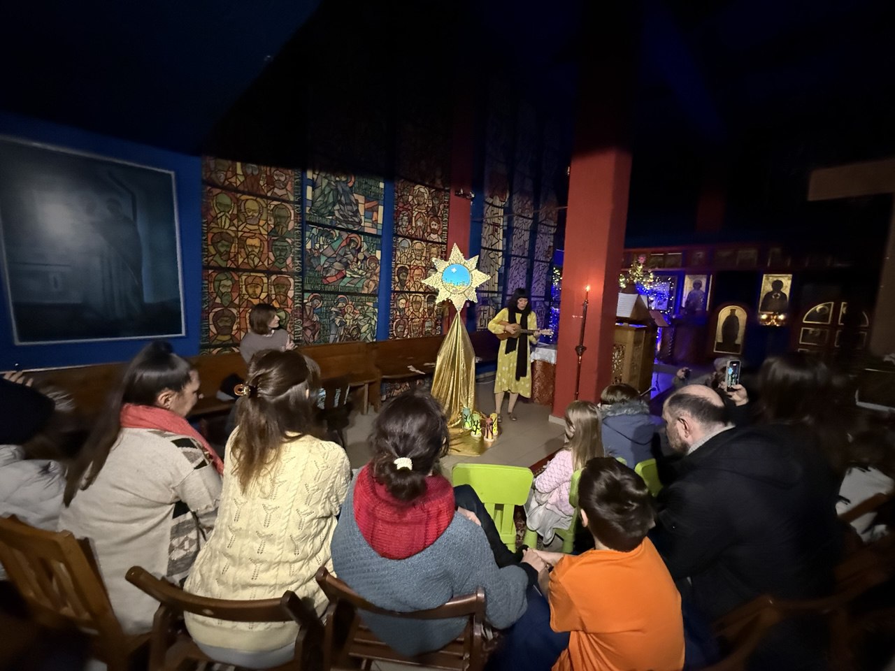 Света Бень паказала ў Варшаве калядны спектакль «Дзверцы ў сэрцы» — фотафакт