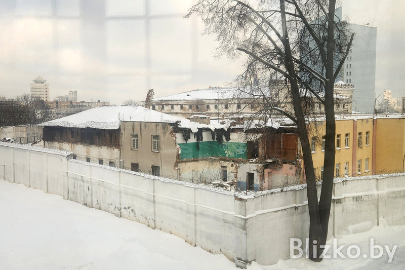 У Мінску пачалі рэканструкцыю «Валадаркі»: зносяць будынкі вакол Пішчалаўскага замка - фотафакт