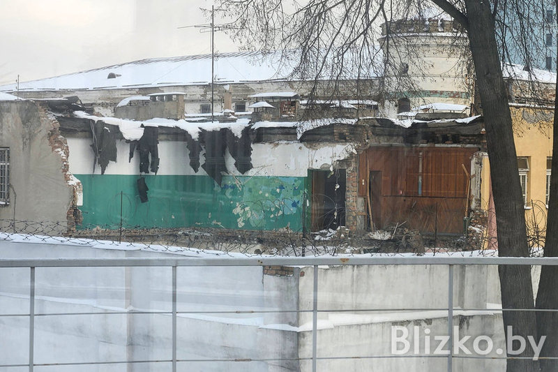 У Мінску пачалі рэканструкцыю «Валадаркі»: зносяць будынкі вакол Пішчалаўскага замка - фотафакт