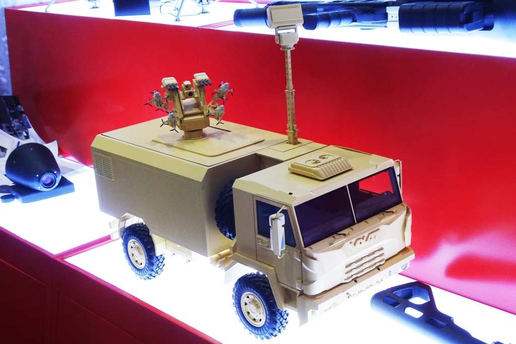 НТЦ «ЛЭМТ» представил в Абу-Даби переносную противодроновую систему