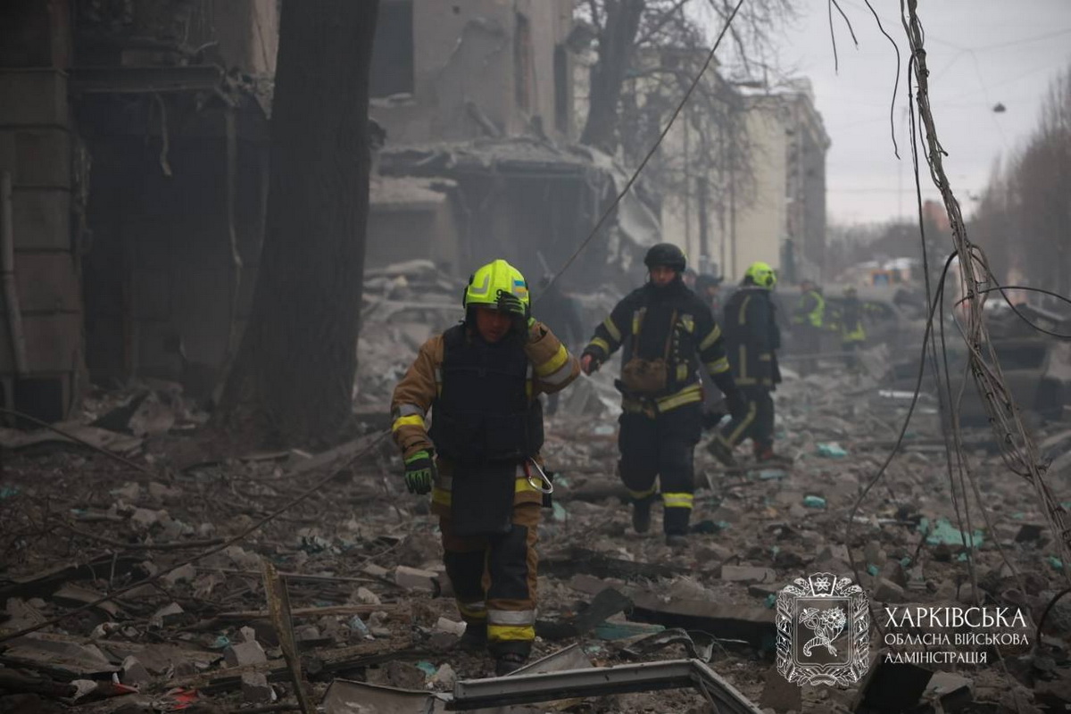 Россия ударила по жилой пятиэтажке в Харькове