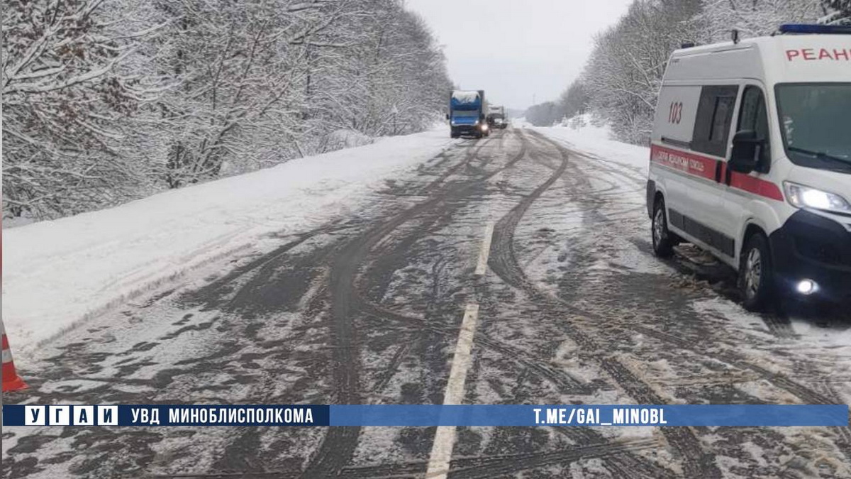 Два BMW столкнулись в Минском районе. Погибла 25-летняя женщина