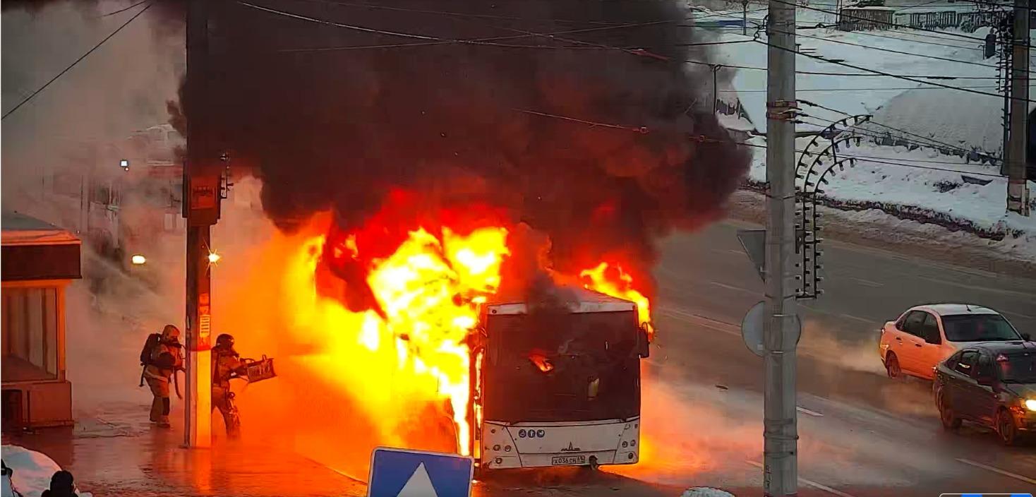 Автобус МАЗ сгорел в Чебоксарах