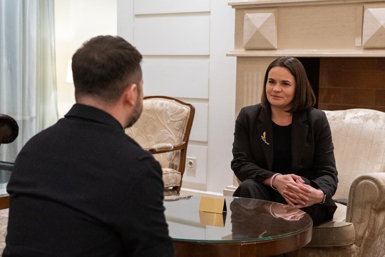 Зеленский пригласил Тихановскую посетить Киев