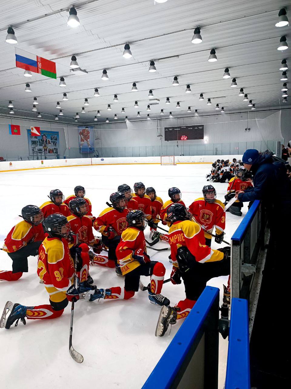 На турнире юных хоккеистов в России случился скандал из-за госфлага Беларуси