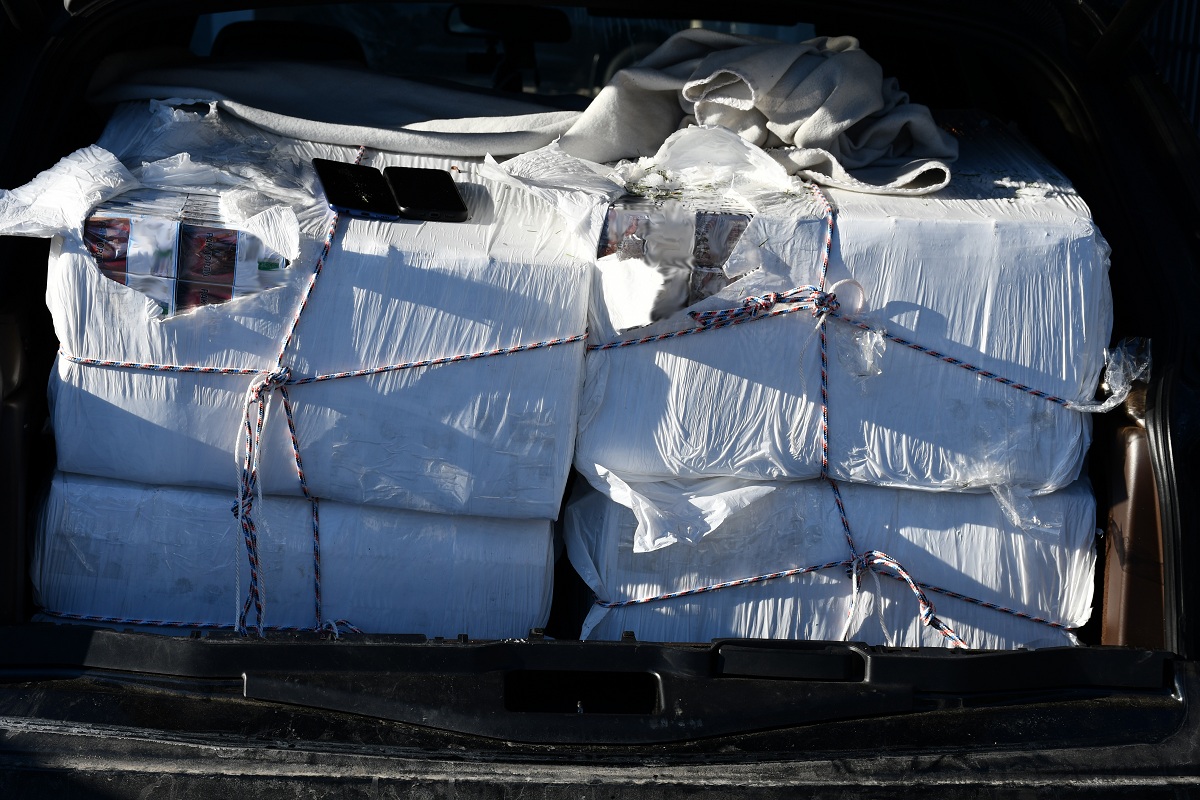 Польские пограничники задержали группу "воздушных" контрабандистов сигарет