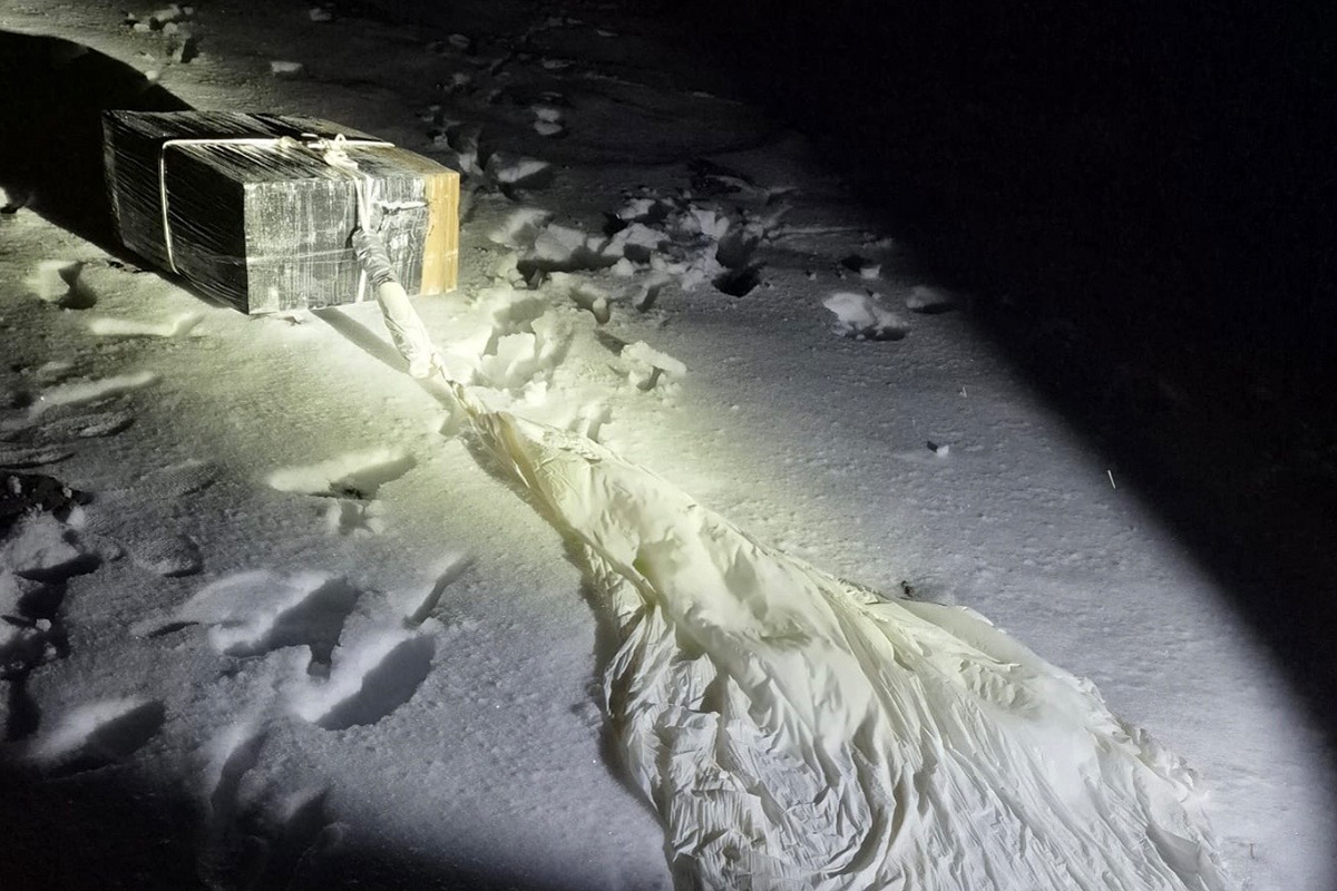 Польские пограничники задержали группу "воздушных" контрабандистов сигарет