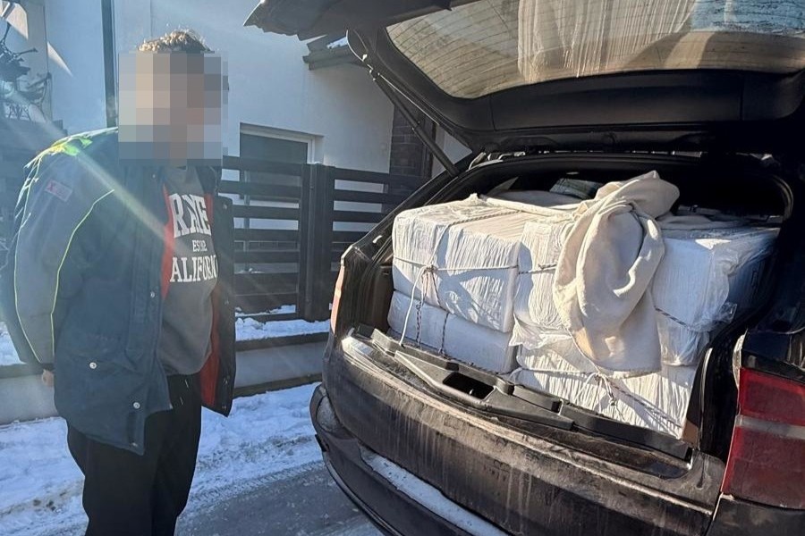 Польские пограничники задержали группу "воздушных" контрабандистов сигарет