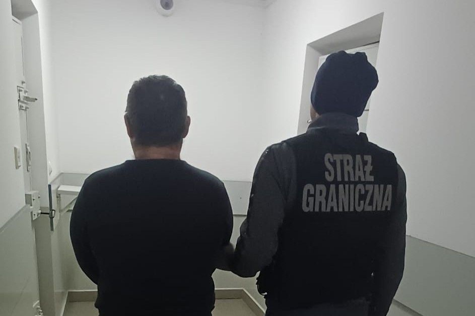 Польские пограничники задержали группу "воздушных" контрабандистов сигарет