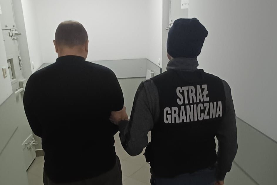 Польские пограничники задержали группу "воздушных" контрабандистов сигарет