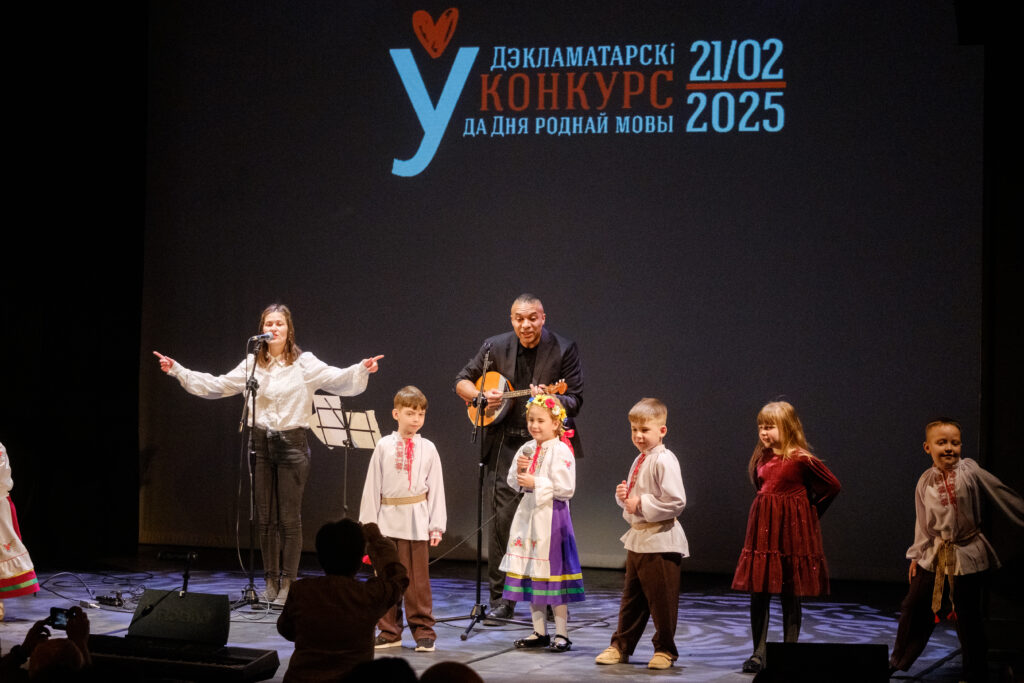 «Каб кожны змог адчуць сябе сапраўдным акторам»: каманда фонду Tutaka пра Міжнародны дэкламатарскі конкурс, беларускую мову і яе дыялекты